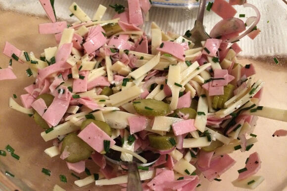 Bild von einer Portion Wurstsalat